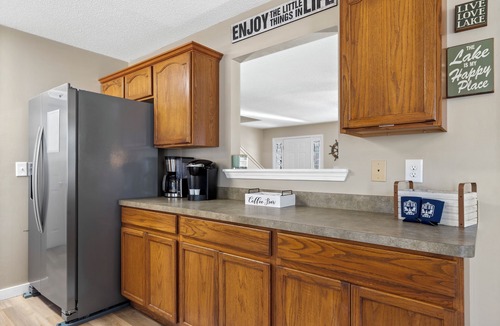 Eatonton House | The Place to Be – Sleeps 16, Kayaks, Hot Tub, Games, Fire Pit + More!