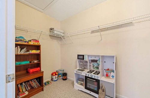 Eatonton House | The Place to Be – Sleeps 16, Kayaks, Hot Tub, Games, Fire Pit + More!