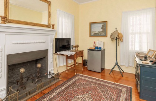 Eclectic Cottage | The Ponderosa Bunkhouse, Minutes from Lake Martin!