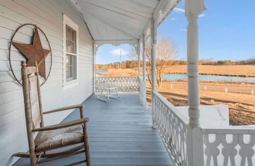 Eclectic Cottage | The Ponderosa Bunkhouse, Minutes from Lake Martin!