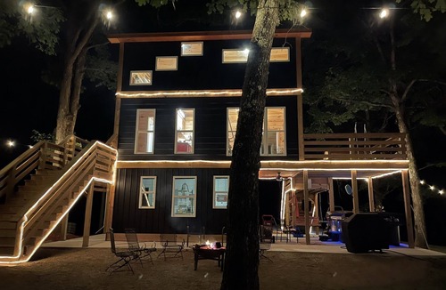 Flintstone Cabin | The Raven Cabin at Bird Hollow, 10 miles from Chattanooga, New Build