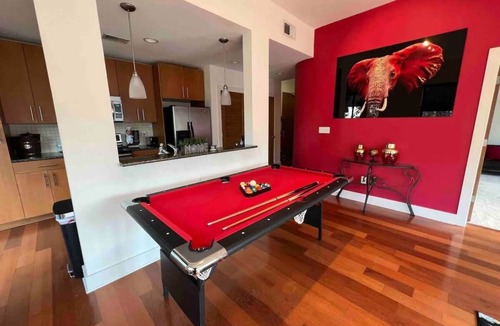 Lindbergh Apartment | The Red Room Retreat - Fireplace - Pool Table