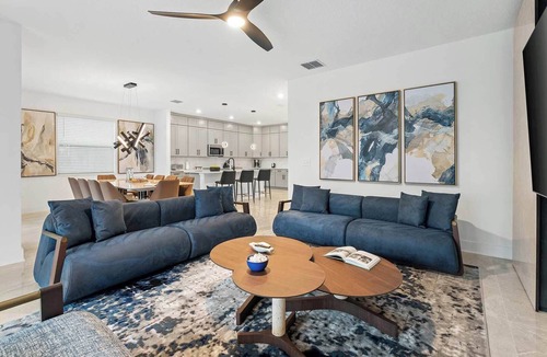 Florida Center House | The Regal | PVT palace on I-Drive w/castle theme RM, pool - close to everything