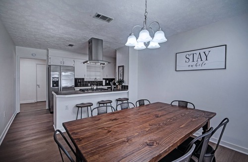 Flowood House | The Rez Retreat - King Beds