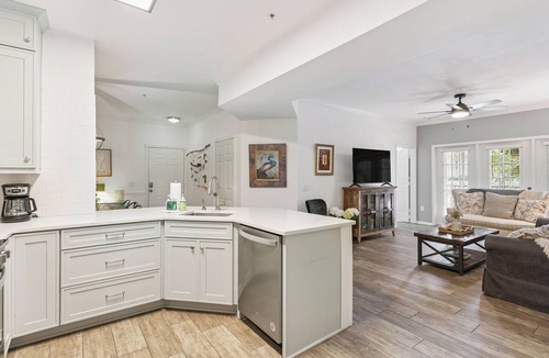 Saint Simons Heights Condo | The Salty Seahorse | Barnes Plantation Condo on St. Simons