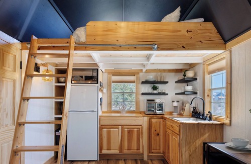 Surf Side Shores Cottage | "The Sea Shed": Tiny Guest House with Gulf Views, Golf Cart & Beach Access