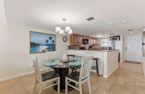 Daytona Beach Shores Condo | 🌴The Shores Club 402 | Pet Friendly | Beach Gear | Direct Oceanfront for 6