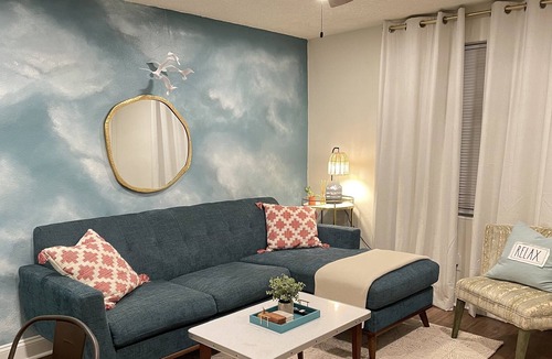 Murray Hill Apartment | The Sky on Post. Walkable, Spotless & Trendy