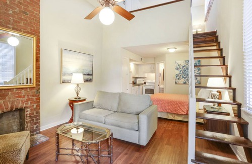 New Orleans Hotel | The Suite Life - 6BR, 4BA, 10 beds, sleeps 20 - Tour Discounts - French Quarter