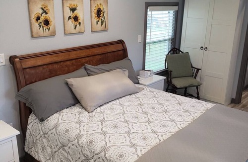 Bunnell Cottage | The Sunflower Studio Cottage.