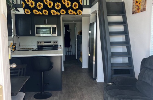 Foley House | The Sunflower Villa - 15 Miles from the Beach!