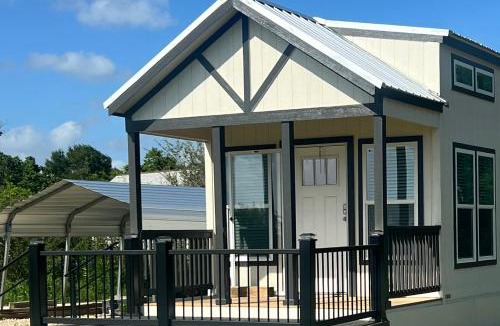 Foley Villa | The Sunflower Villa - 15 Miles from the Beach!