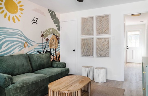 Vilano Beach Hotel | The Surfside Apartment-Full Kitchen-5 min walk to beach!