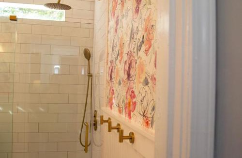 Starkville House | The Tea CottageStylishRain ShowerLocation