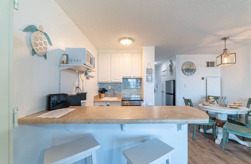 Holiday Beach Condo | The Tip-Sea Turtle Panama City Beach, Beachfront Studio! Sleeps 4