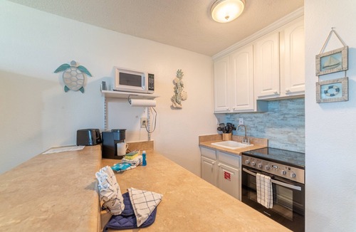 Holiday Beach Condo | The Tip-Sea Turtle Panama City Beach, Beachfront Studio! Sleeps 4