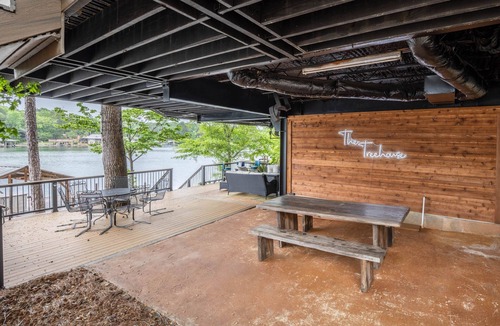 Dadeville House | The Tree House on Lake Martin