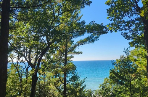Pentwater House | The Treehouse at Duna Vista - Crow’s nest views, Association beach, pool, tennis