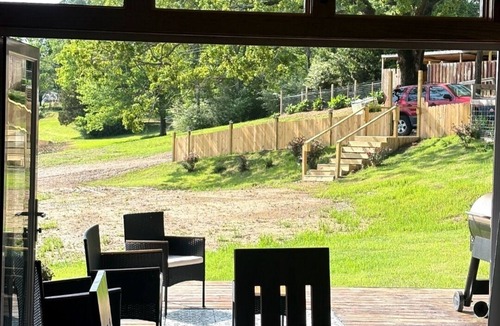 Glenwood Cabin | The Ultimate Game Day & River Retreat 2BD/2BA Luxury Rustic Oasis