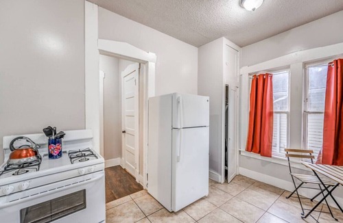 New Pathways Apartment | The Vance Corner Suite | Bright & Relaxing