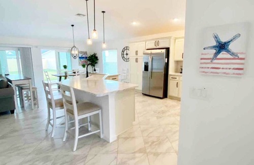 Wildwood House | The Villages 3 bed/3 Kings, Private, Coastal decor, 1 min to Rec cntr & Pickleba