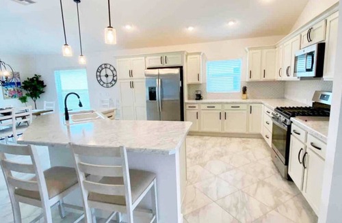 Wildwood House | The Villages 3 bed/3 Kings, Private, Coastal decor, 1 min to Rec cntr & Pickleba