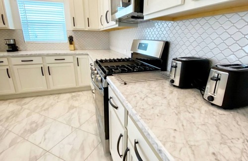 Wildwood House | The Villages 3 bed/3 Kings, Private, Coastal decor, 1 min to Rec cntr & Pickleba