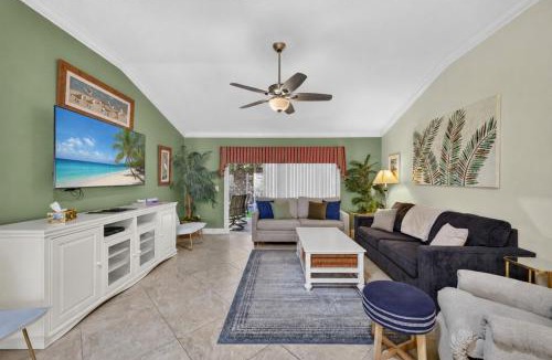 Hadley House | The Villages Sumter Landing With lanai & patio!