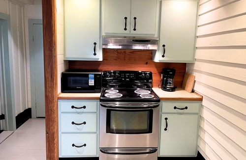 Thomasville House | The Walcott Cottage: Walkable Historic Retreat in Thomasville