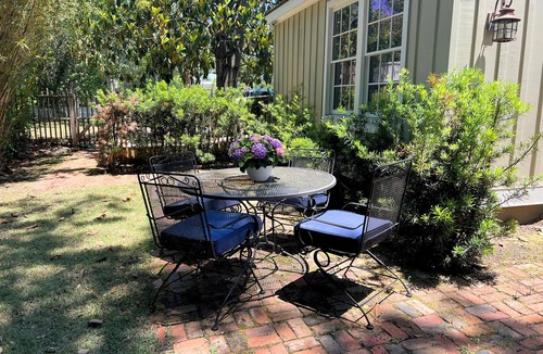 Thomasville House | The Walcott Cottage: Walkable Historic Retreat in Thomasville