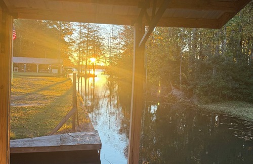Cobb House | The West Nest on Lake Blackshear 4BR Pool, Outdoor Kitchen & Guest House