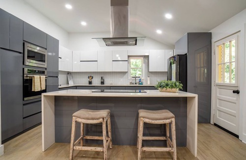 Brandon House | The White Brick Cottage located in Buckhead Area: Peaceful and Charming