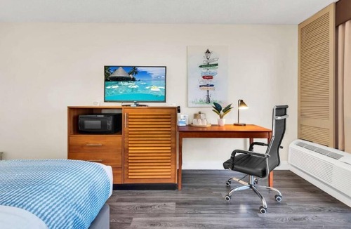 Florida Center Hotel | Theme Park Lover's Dream! Outdoor Pool + Free Parking | Near Orlando Theme Park