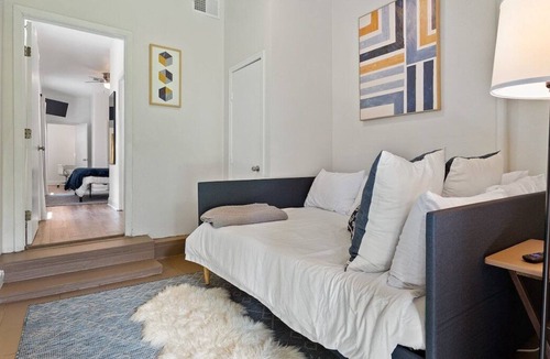 Saint Thomas Development Apartment | This duplex is a 3 bedroom(s), 2 bathrooms, located in New Orleans, LA.