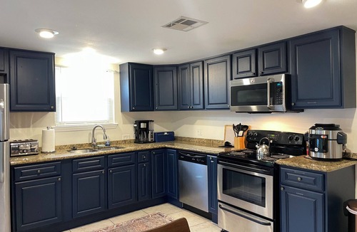 Des Allemands House | This home is a short drive to New Orleans and surrounding areas. Dog friendly.