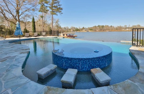 Macon House | This house is a 7 bedroom(s), 7 bathrooms, located in Lizella, GA.