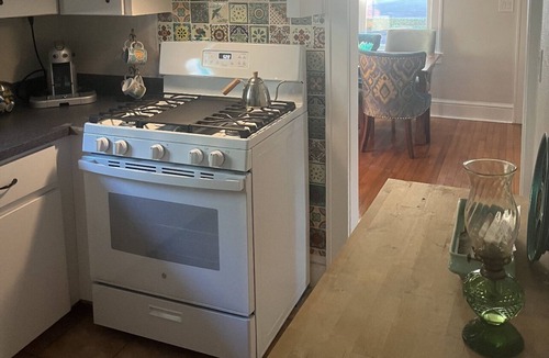 Thornton Park Cottage | This quaint historic bungalow is located in beautiful Thornton Park.