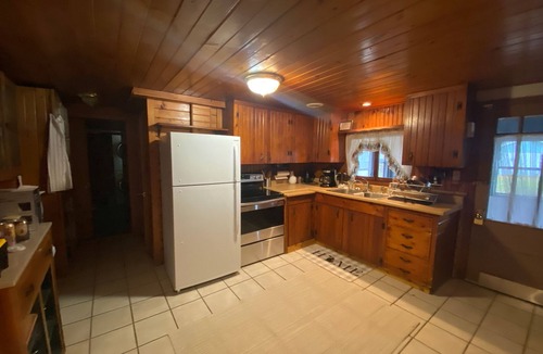 Fulton Cottage | Three Swans Lakehouse: Kayaks, Canoes, & Sunshine – The Ultimate Summer Getaway