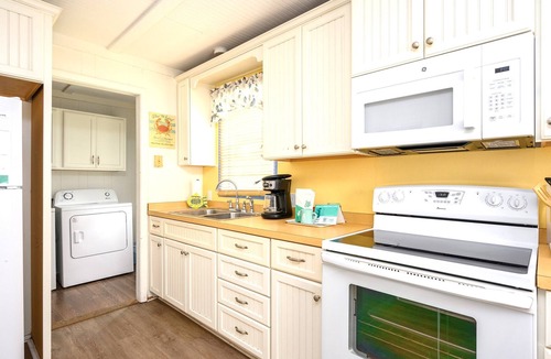 Tybee Island Cottage | Tidal Creek Marsh Views. Pets welcome, fenced yard