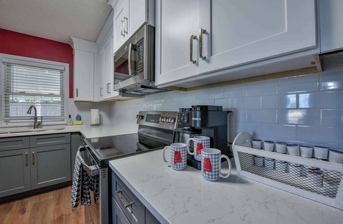 Northport House | Tide on 19th- 4BR/2BA, Large Patio, Fire Pit & Smart TVs!