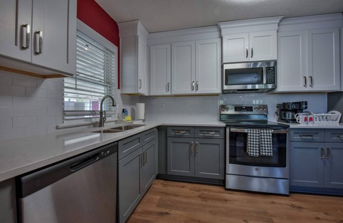 Northport House | Tide on 19th- 4BR/2BA, Large Patio, Fire Pit & Smart TVs!