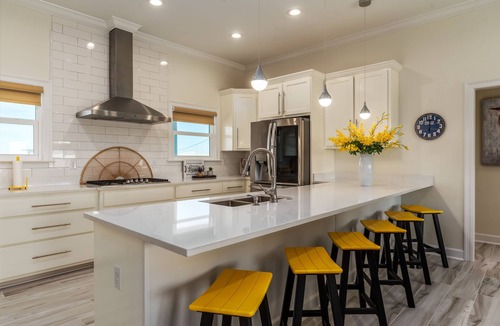 Dauphin Island House | Tides Inn | Private Pool. Nightly stays in summer