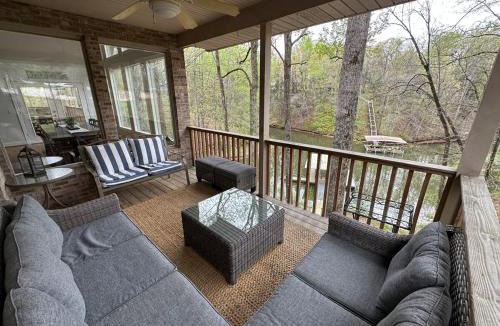 Winchester House | Tims Ford Lake 6BR Private dock near Twin Creeks