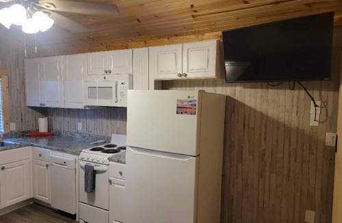 Albertville Apartment | Tiny cabin on 10 acres with pond