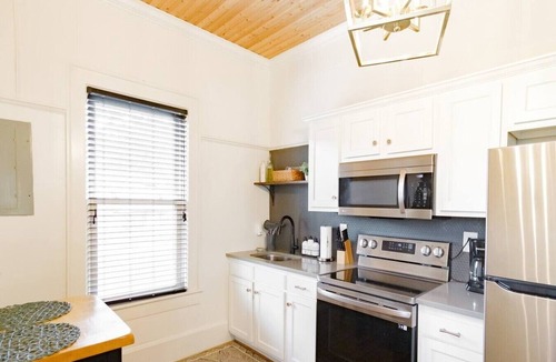 Crestline Heights Apartment | Top Floor Double King Suites