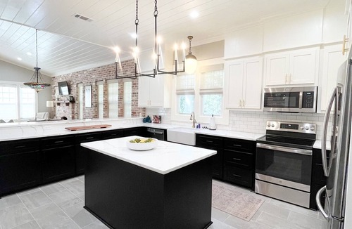 Laurel House | Top Property, Downtown Walkable, Private Suites