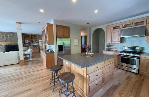Rapid City House | TORCH LAKE ESTATE Beautiful 4 bedroom House 175' LAKEFRONT