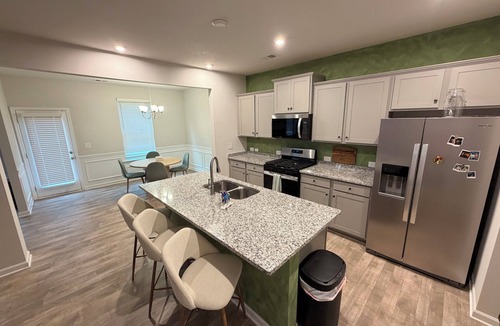 Austell House | Townhome in Austell! Close to downtown, airport & six flags