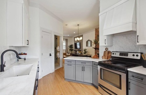 Old West Broad Neighborhood Condo | Townhomes Combo Near Forsyth Park, Parking