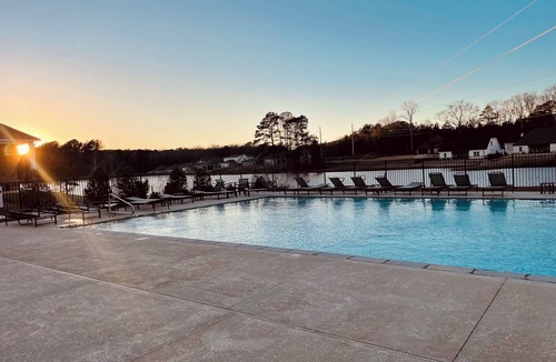 Auburn House | Tranquil 3BR Townhome with Porch, Office & Pool Access Near Auburn